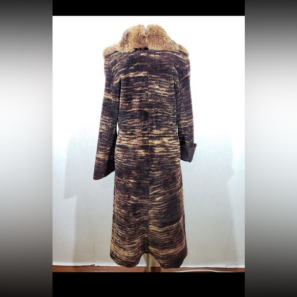 Woman’s Vintage Two-Sided Sheepskin Coat - Picture 9 of 11